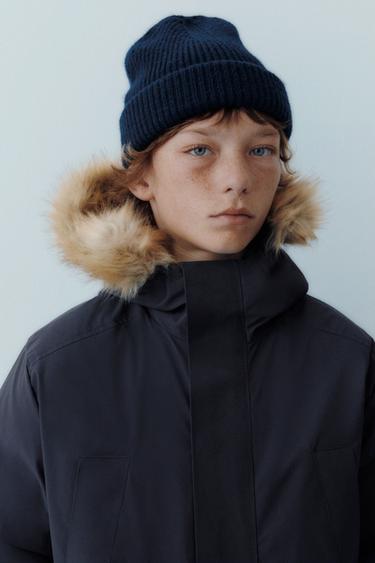 PLUMÍFERO LONGO PLUMA PENUXE WATER REPELLENT E CAPUCHA PELO DESMONTABLE - Chumbo de Zara
