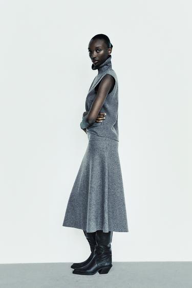 FALDA MIDI VOLUMEN SOFT - Antracita oscuro de Zara