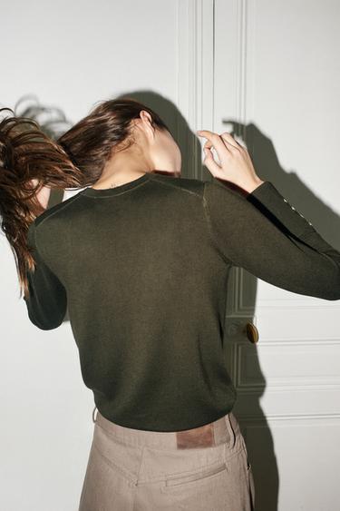 PULL EN MAILLE LISSE BASIQUE - Kaki foncé de Zara - Image 3