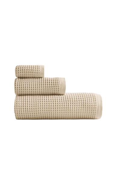 WAFFLE-KNIT COTTON BATH TOWEL - Light beige by Zara