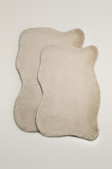 IRREGULAR FUR RUG - Light beige by Zara