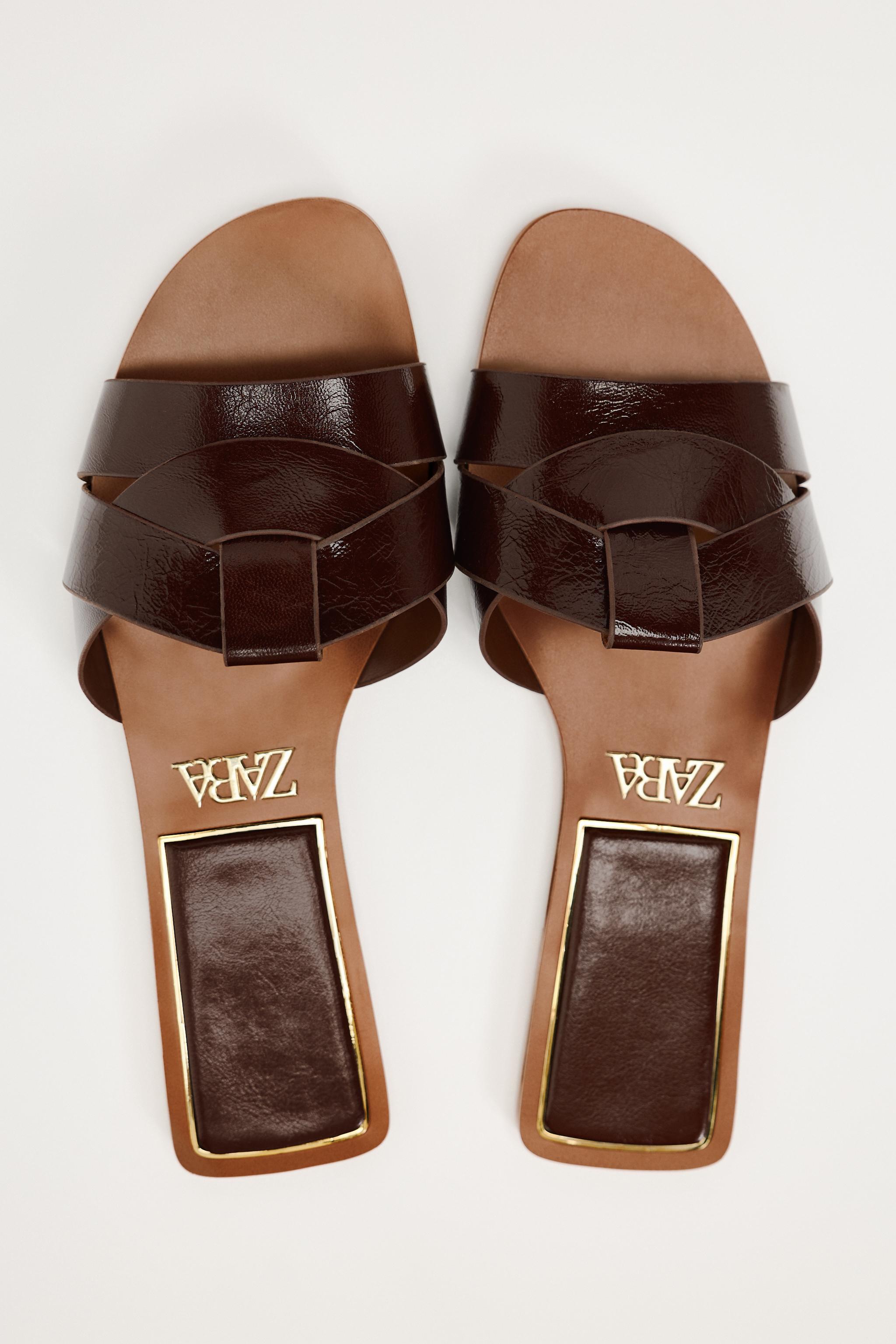 FLAT CROSSED LEATHER SANDALS - Brown
