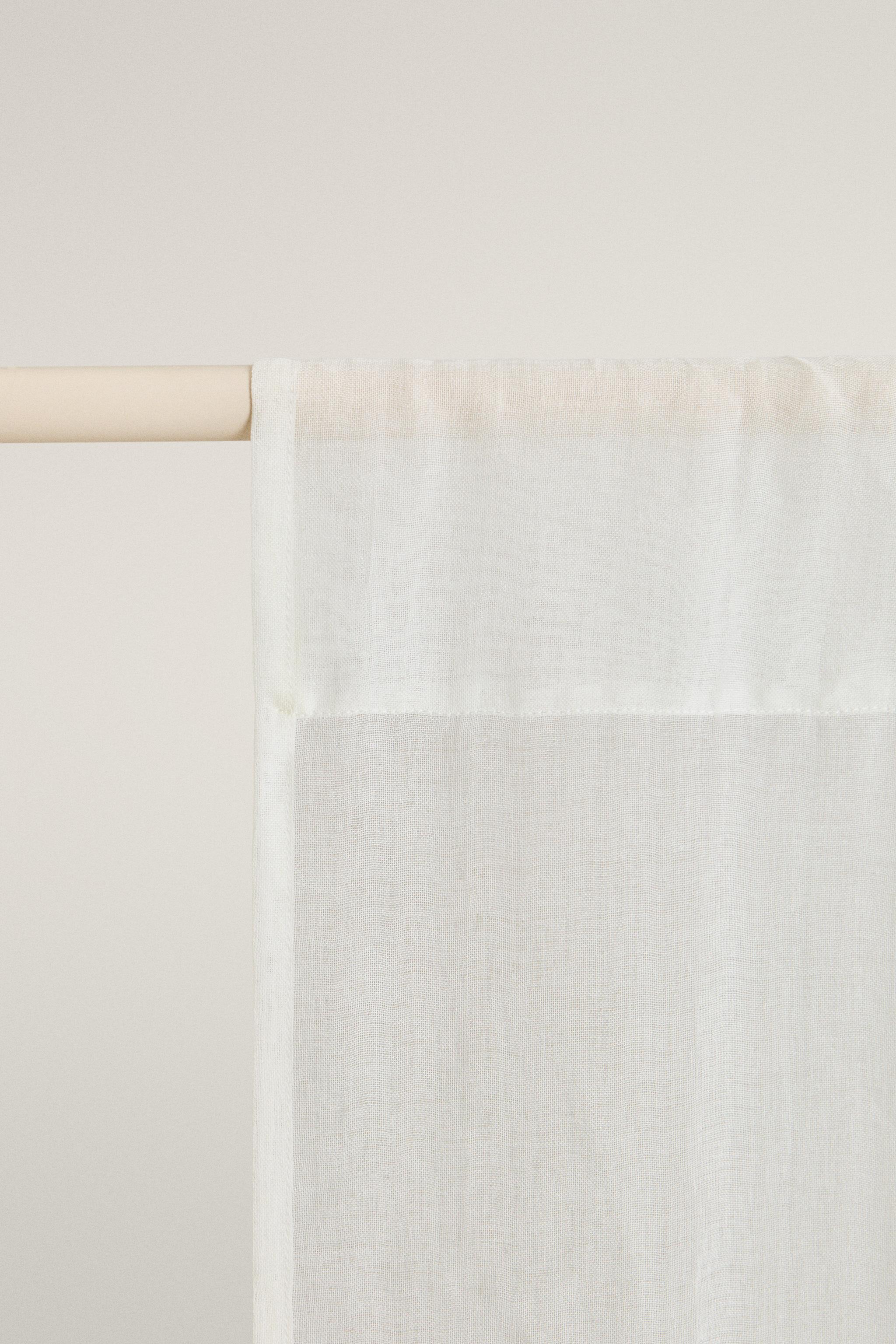 LOW FILTRATION DOUBLE-WIDTH CURTAIN