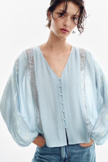 BLUSA BORDADOS CONTRASTE - Azul pastel de Zara