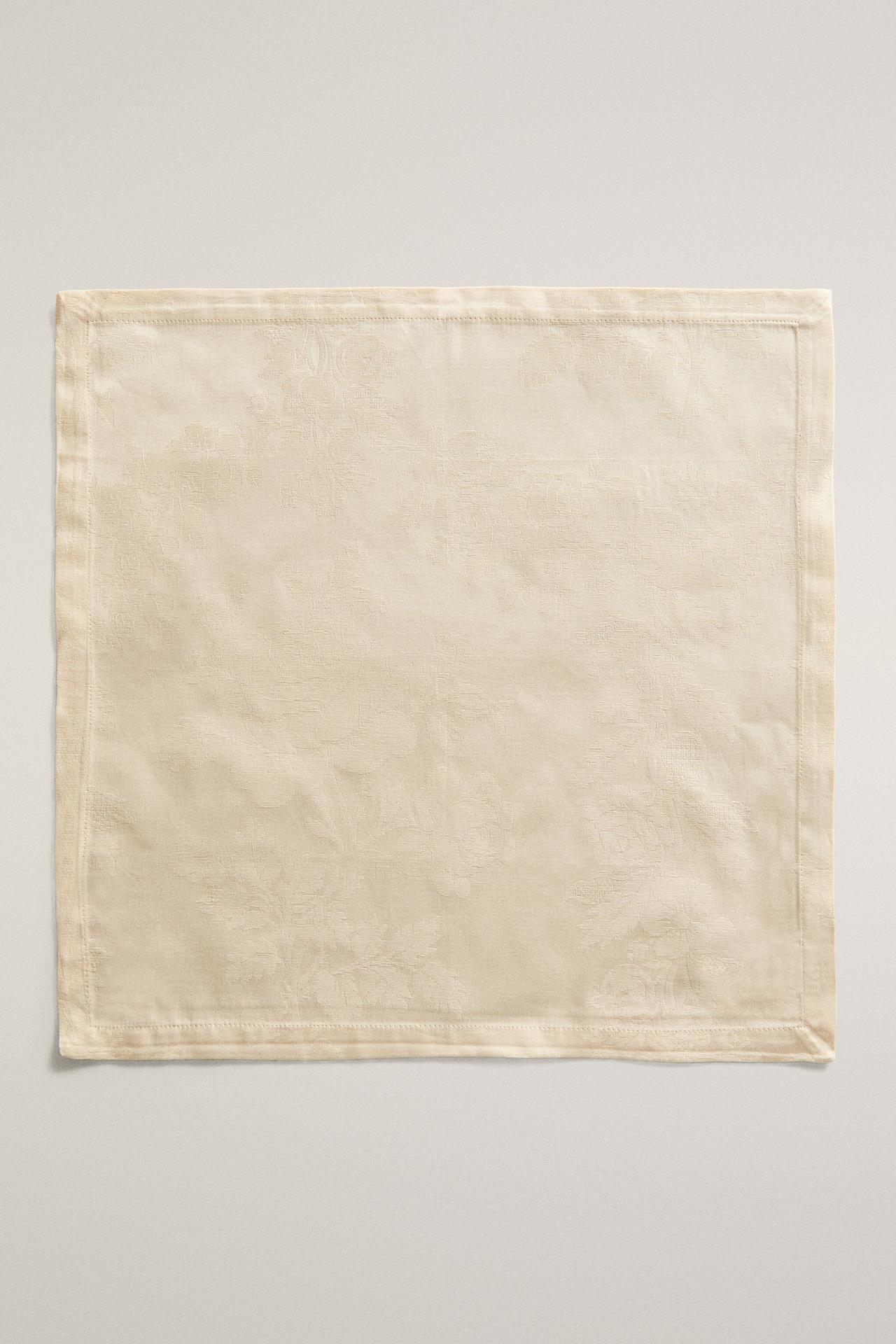 SET OF JACQUARD NAPKINS WITH ROSES (SET OF 2) — Cava