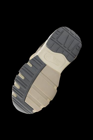 ZAPATILLA DEPORTIVA MULTIPIEZAS - Marrón Arena de Zara