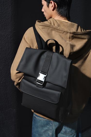 Zara 包蓋設計橡膠塗層背包 - 黑色 - 圖片 0