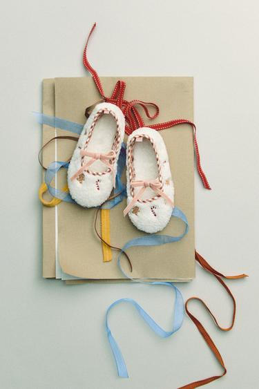 شباشب منزلية لعيد الميلاد - أبيض صدفي الخاص بـ Zara