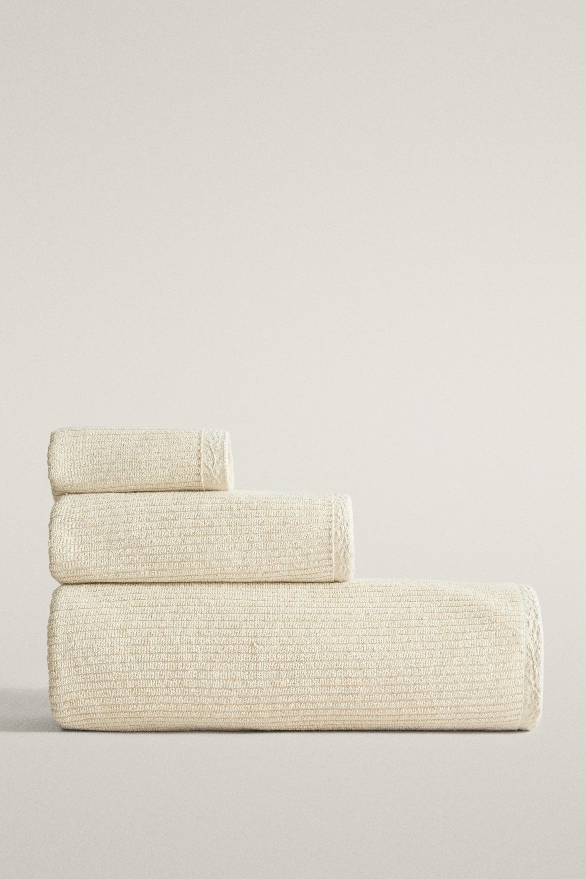 SERVIETTE DE BAIN TEXTURÉE