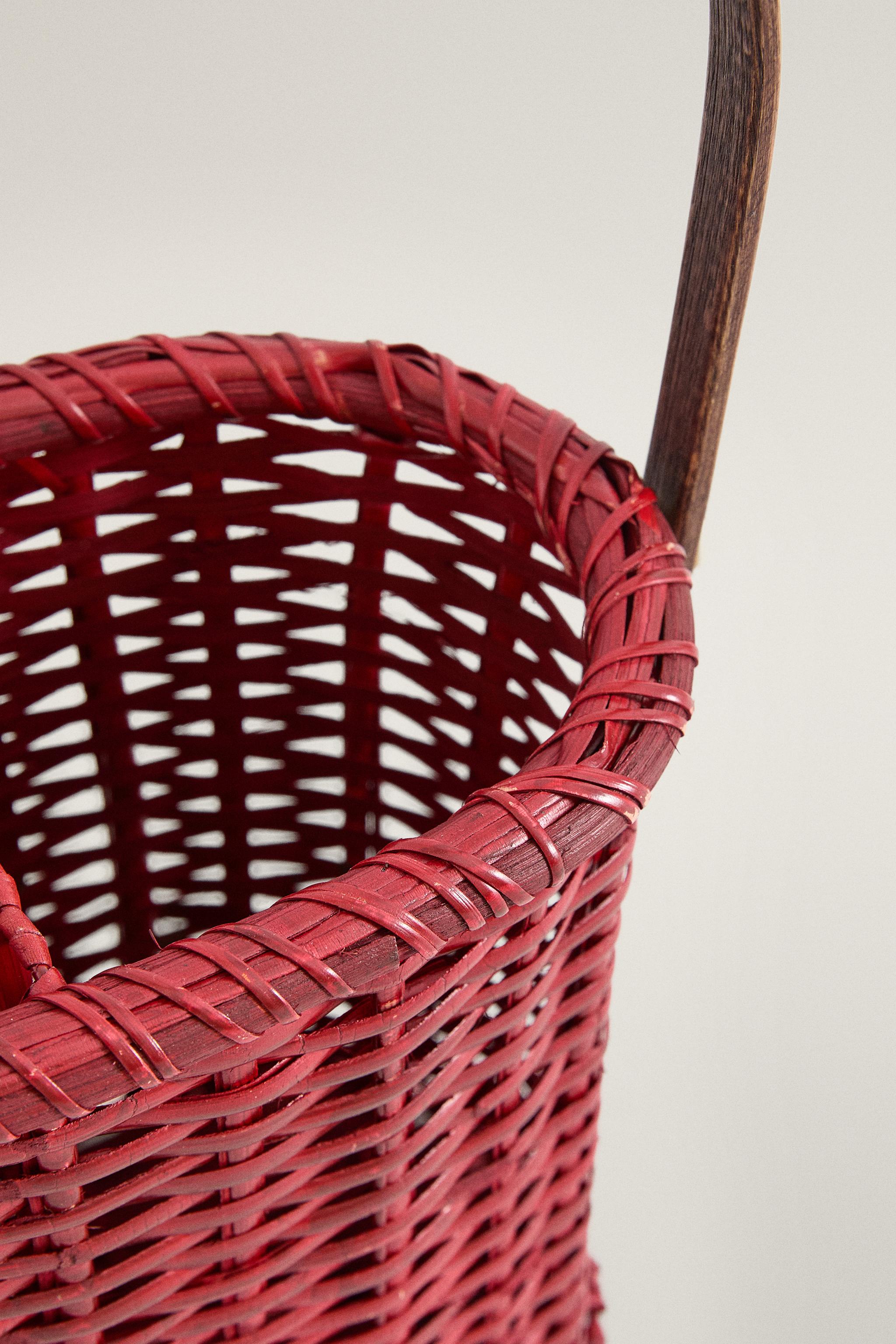 RATTAN BOTTLE STAND BASKET