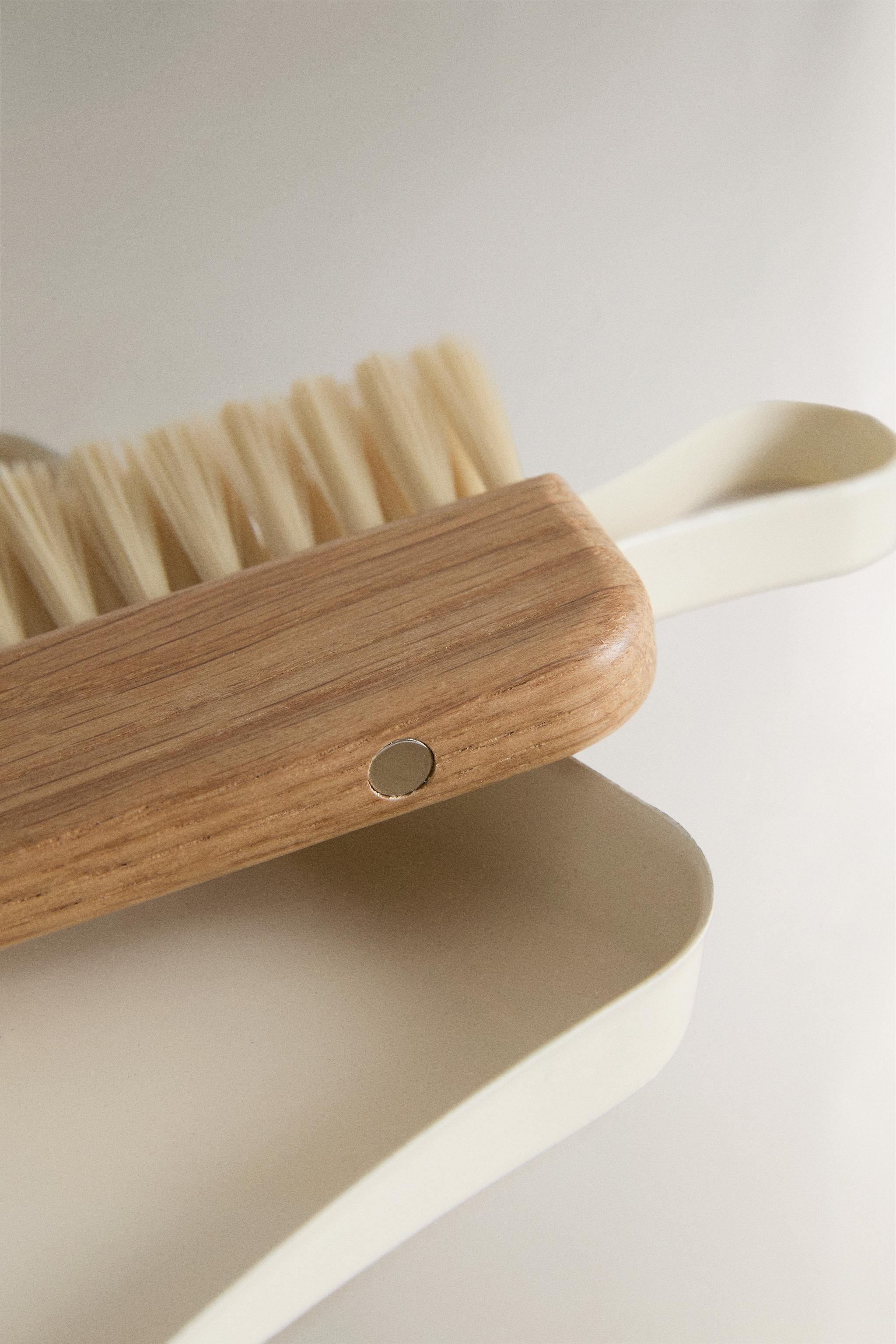BRUSH AND DUSTPAN SET