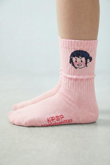 PACK TRES CALCETINES MEDIOS KPOP DEMON HUNTERS™ NETFLIX © - Rosa de Zara