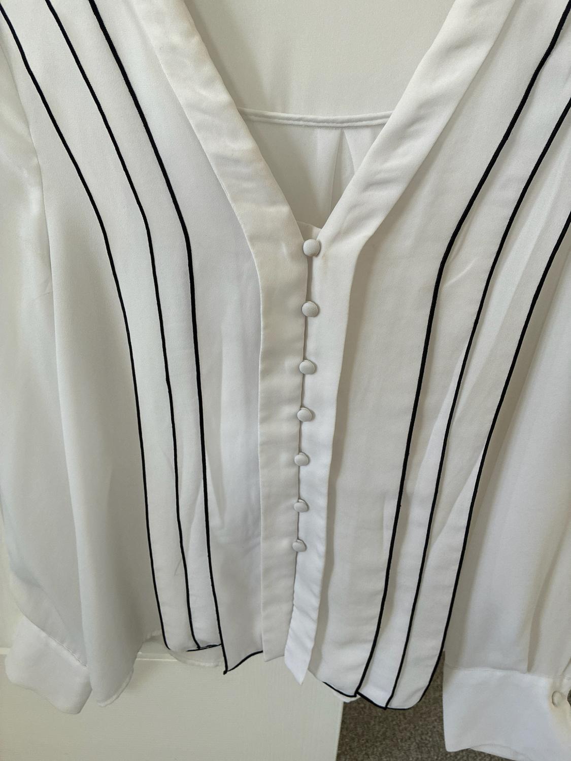 SHIRT WITH CONTRASTING TRIMS - Image 3