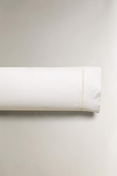 TAIE D’OREILLER SATIN BRODERIE JOUR ÉCHELLE - Blanc cassé de Zara - Image 4