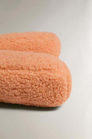 COUSSIN ENFANT LETTRE V - Orange de Zara - Image 3
