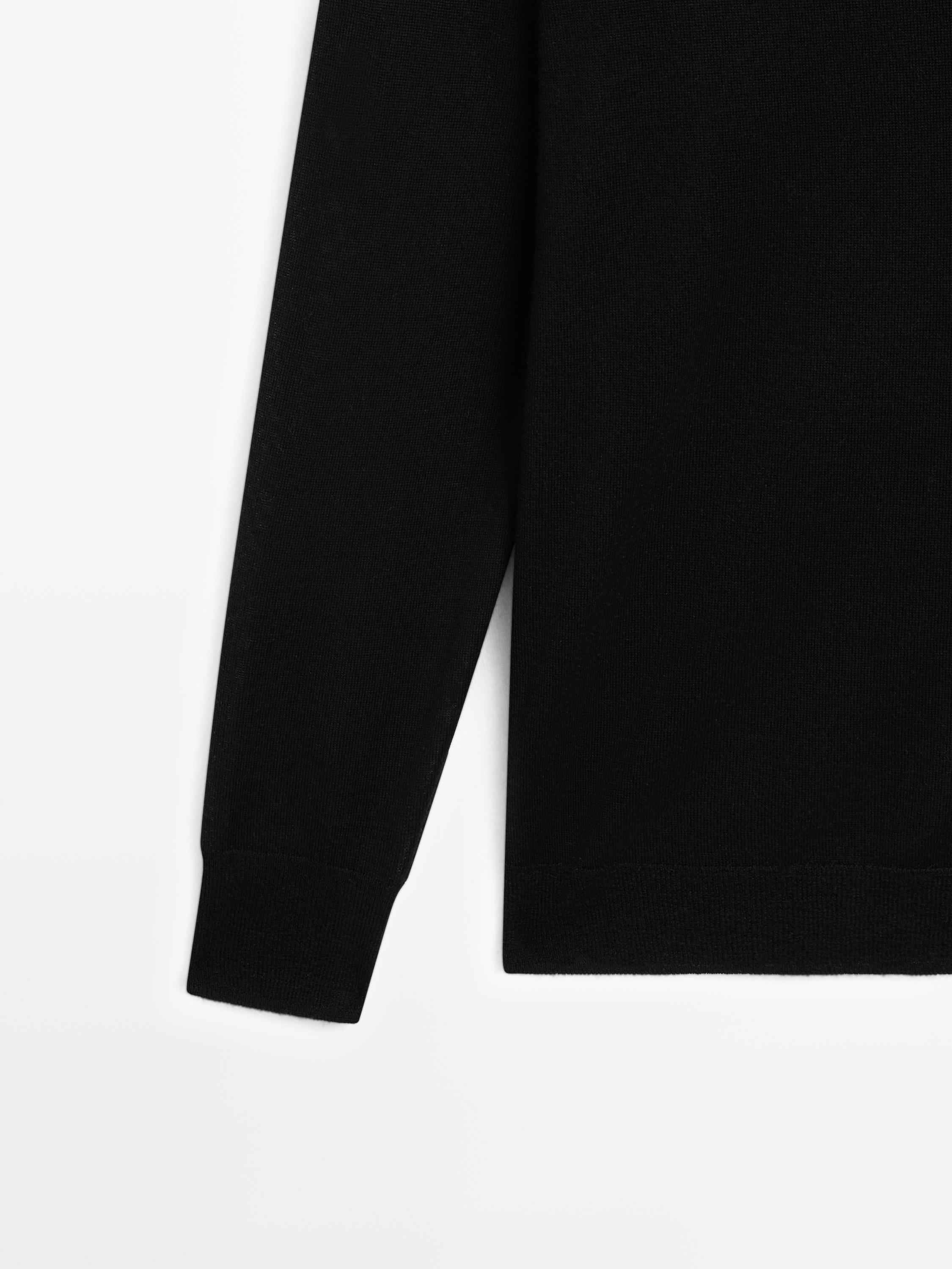 100% wool V-neck knit sweater
