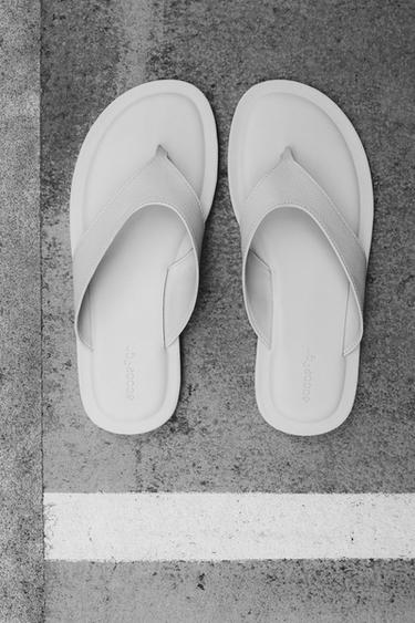 صندل جلدي بأشرطة - أبيض صدفي الخاص بـ Zara