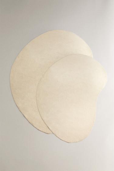 PLAIN IRREGULAR WOOL RUG - White by Zara