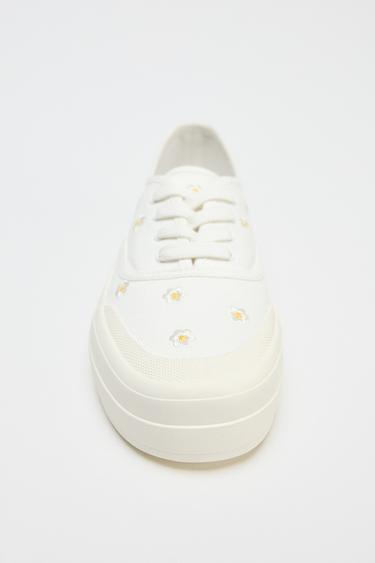 BASKETS BRODÉES FLEURS - Blanc de Zara - Image 4