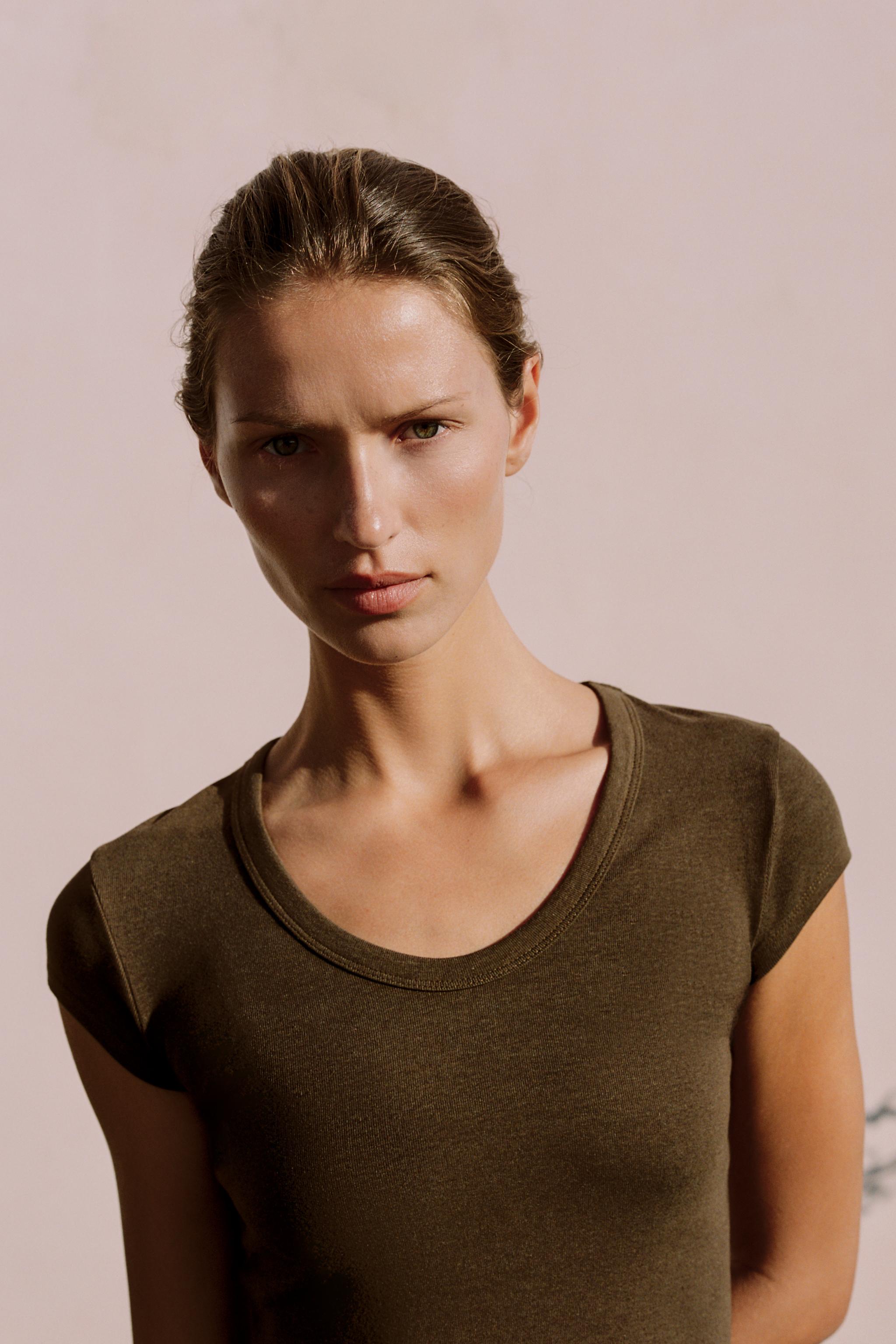 POT NECK T-SHIRT