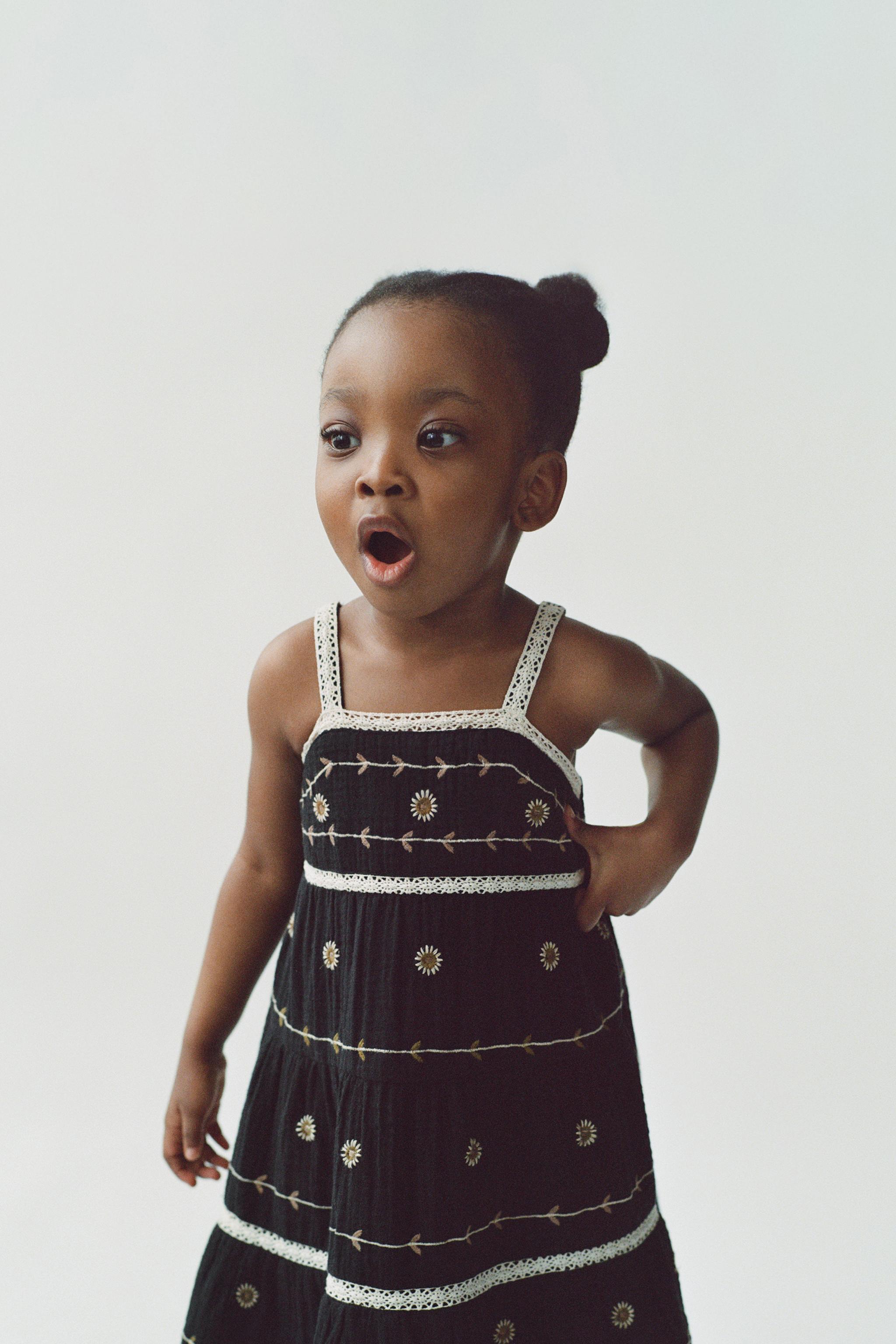 花柄刺繍入りテクスチャードワンピース - ブラック | ZARA Japan