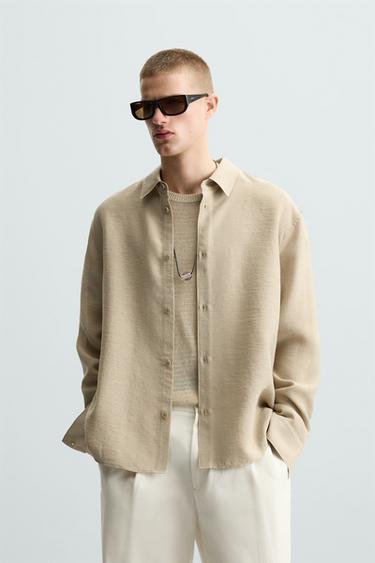 CAMISA REGULAR FIT ESTRUCTURA - Tostado de Zara