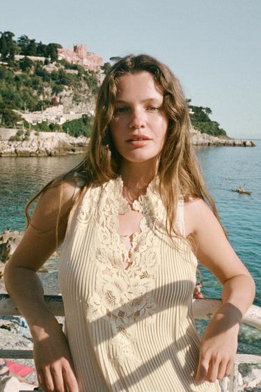 VESTIDO MIDI PREGAS ENCAIXE - Beixe vigoré de Zara