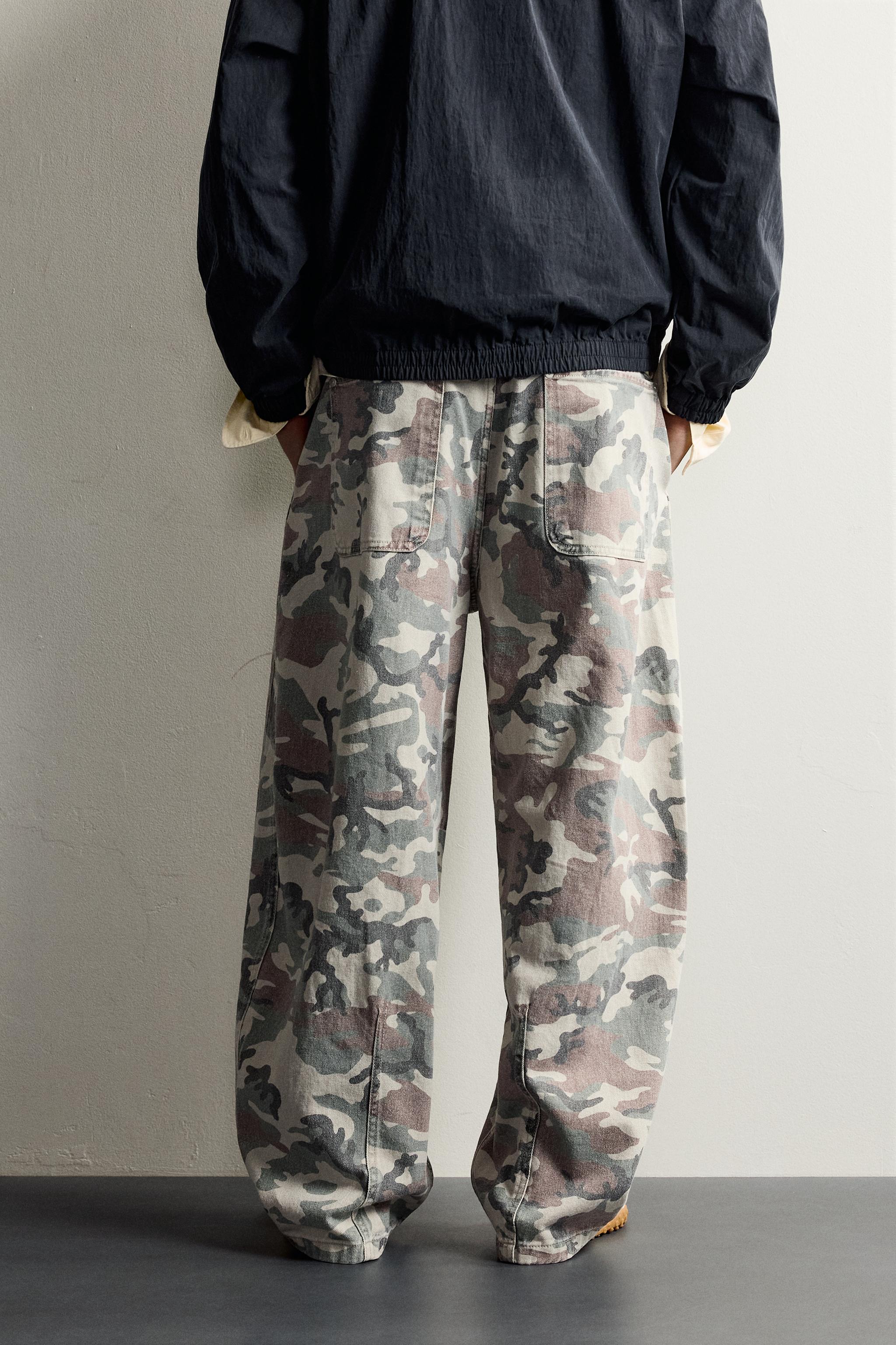 PANTALON BARREL FIT IMPRIMÉ ABSTRAIT