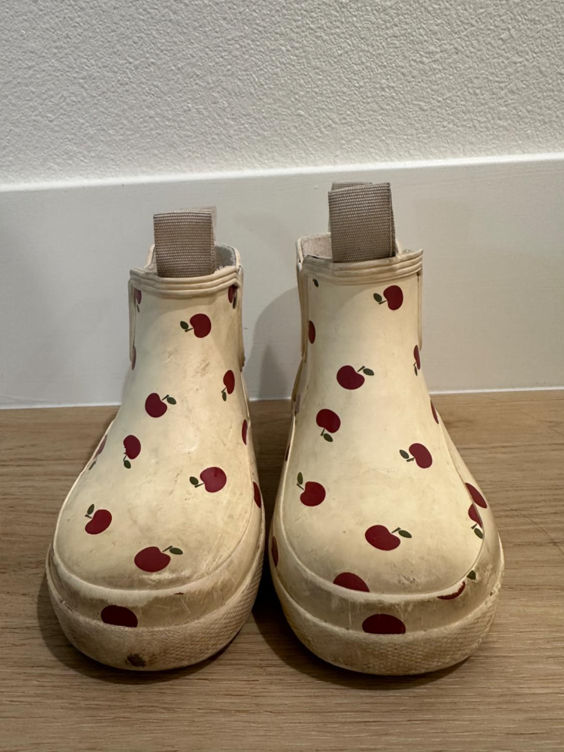 BABY/ BOTA LLUVIA MANZANAS