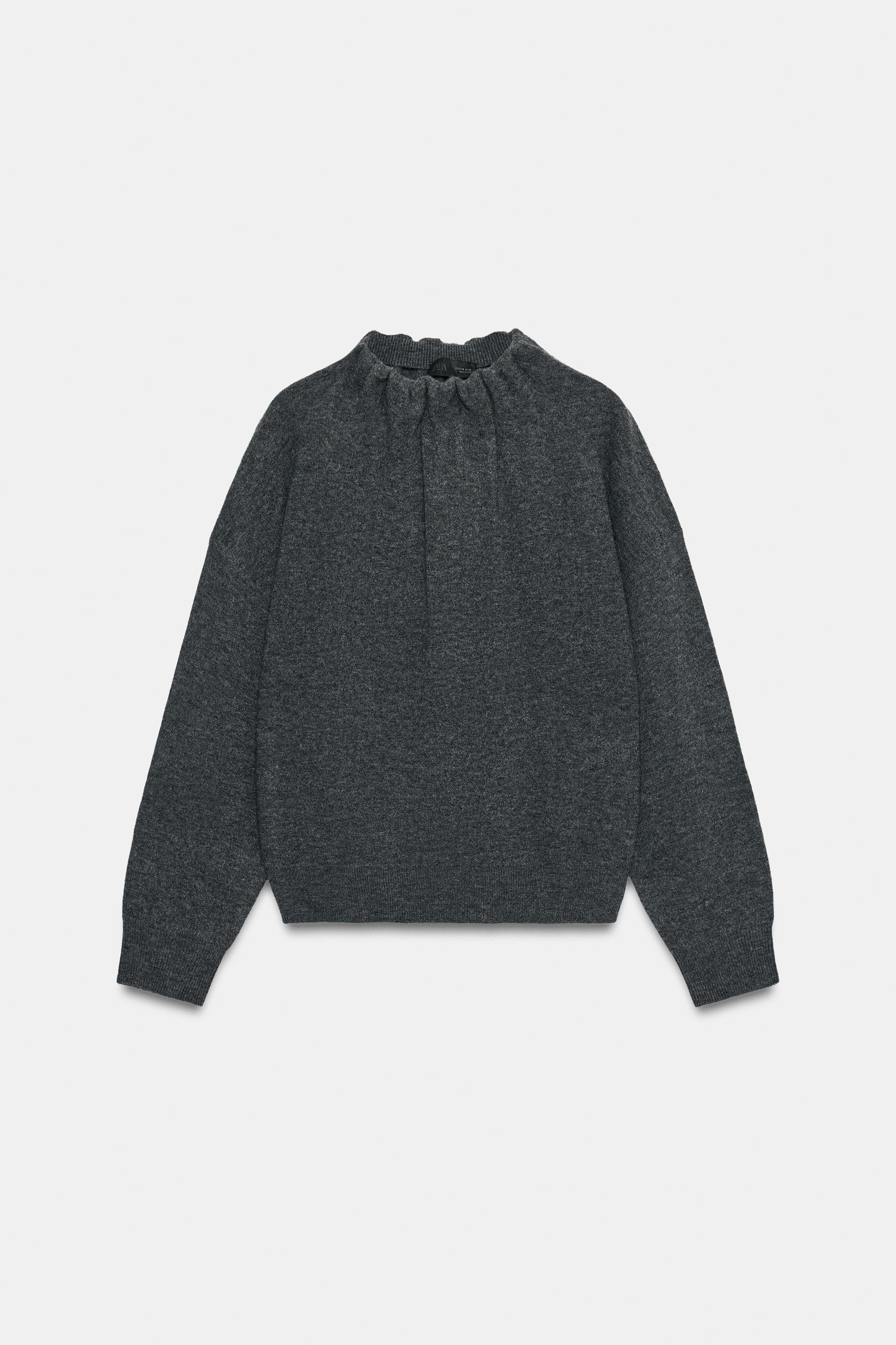 PULL EN MAILLE À COL PLIS