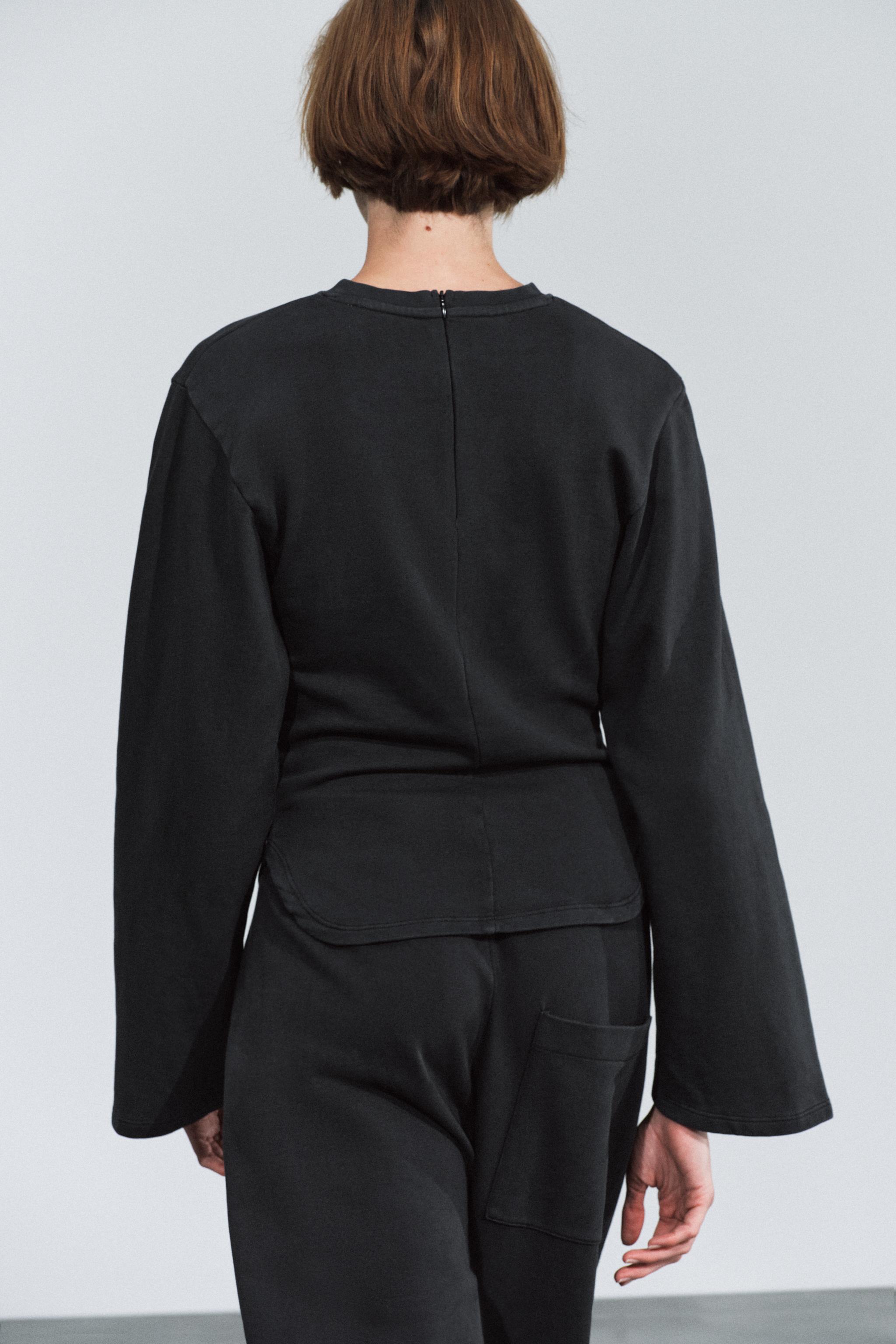 LONG SLEEVE SWEATSHIRT