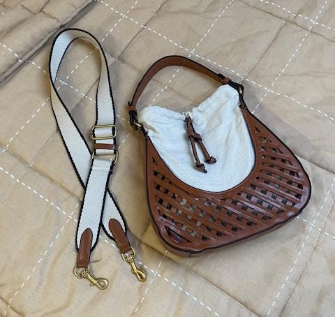 CONTRAST BUCKET BAG - Image 2