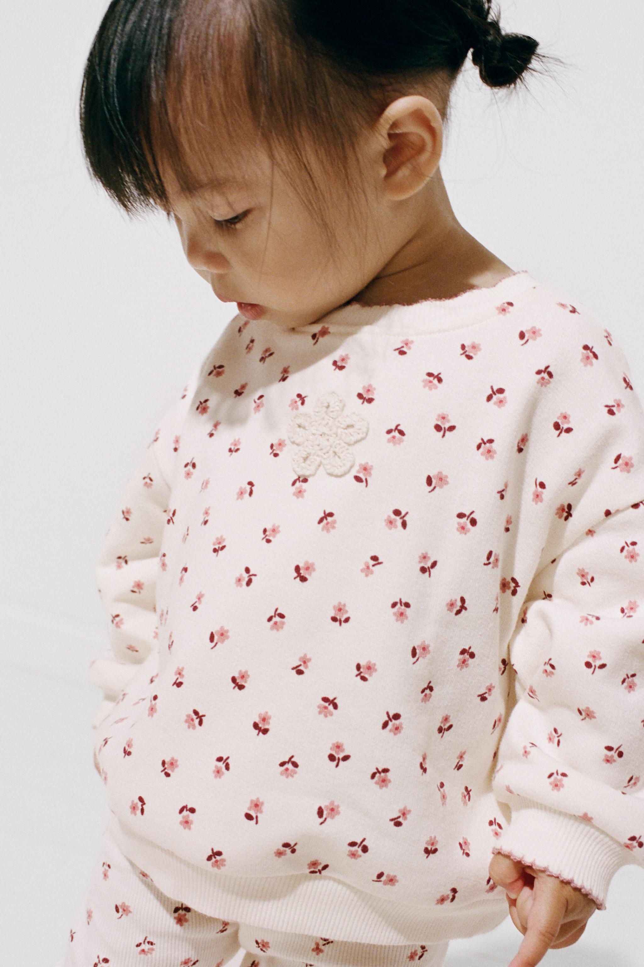 FLORAL PRINT SWEATSHIRT — Light ecru