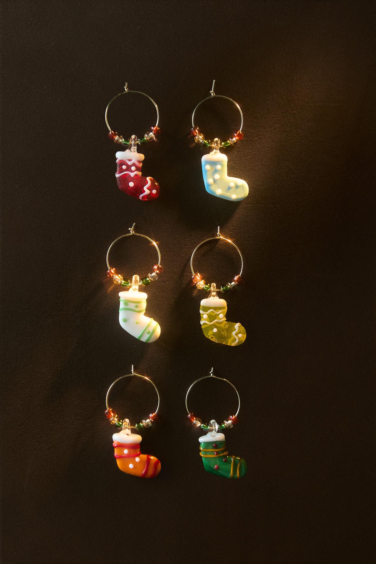 CHRISTMAS SOCK GLASS CHARMS (PACK OF 6) — Various