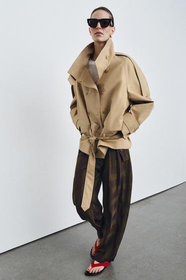 TRENCH CORTO CUELLO ALTO ZW COLLECTION - Beige de Zara - Imagen 0