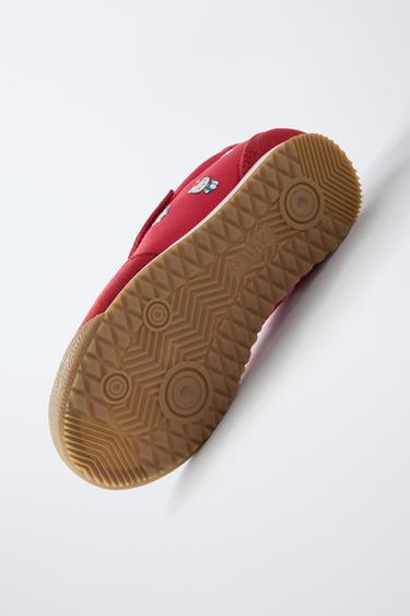 HELLO KITTY © SANRIO SPORTSCHUH - Rot von Zara
