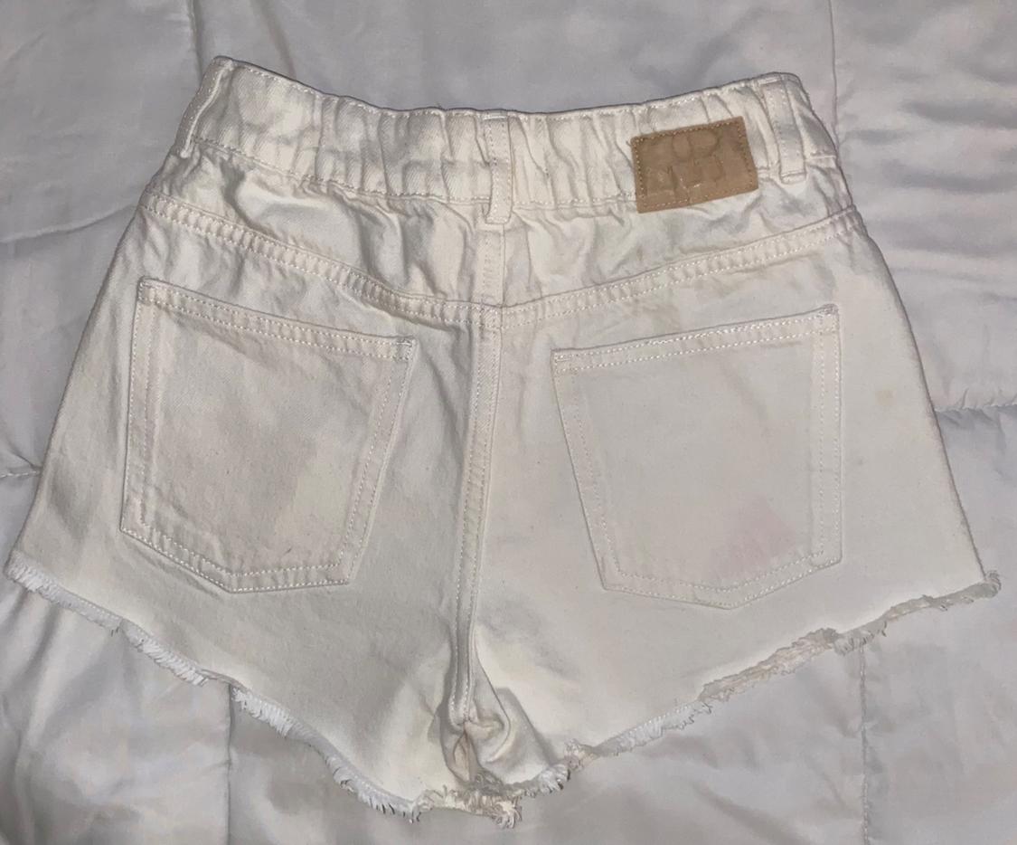 WHITE DENIM SHORTS - Image 2