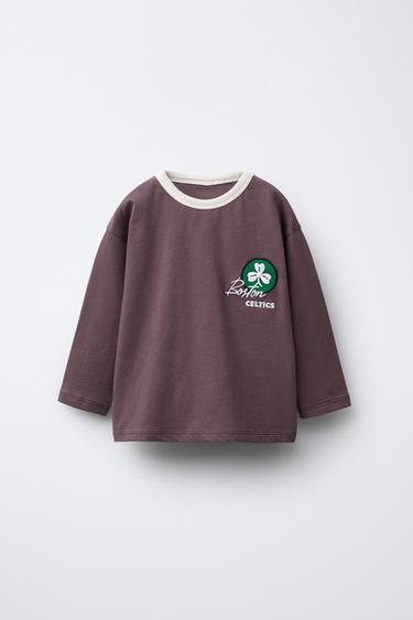 KREKLIŅŠ AR NBA UZŠUVI — DAUDZAS KOMANDAS - Brown no Zara