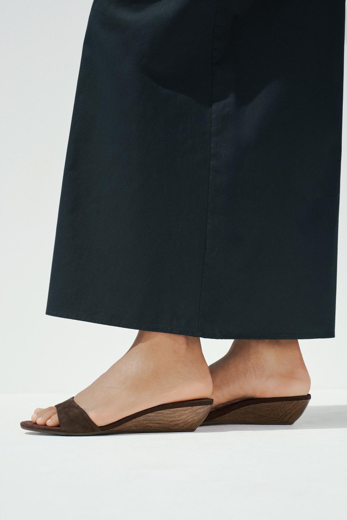 SUEDE WEDGE SANDALS