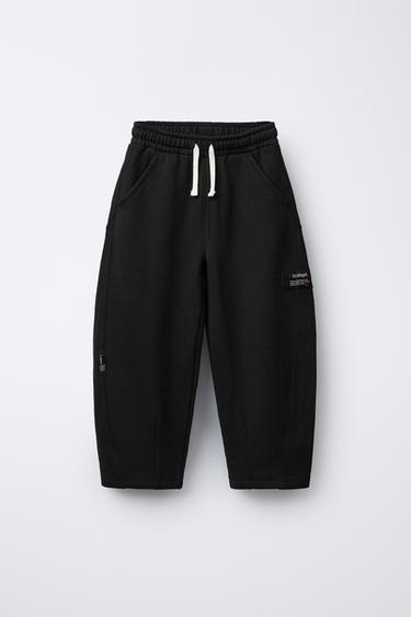 KALHOTY BARREL FIT Z TEPLÁKOVINY S ETIKETOU - Černá od Zara