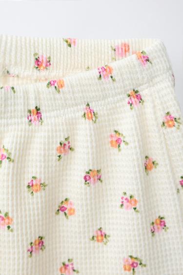 SHORT GAUFRÉ À FLEURS - Écru de Zara - Image 2