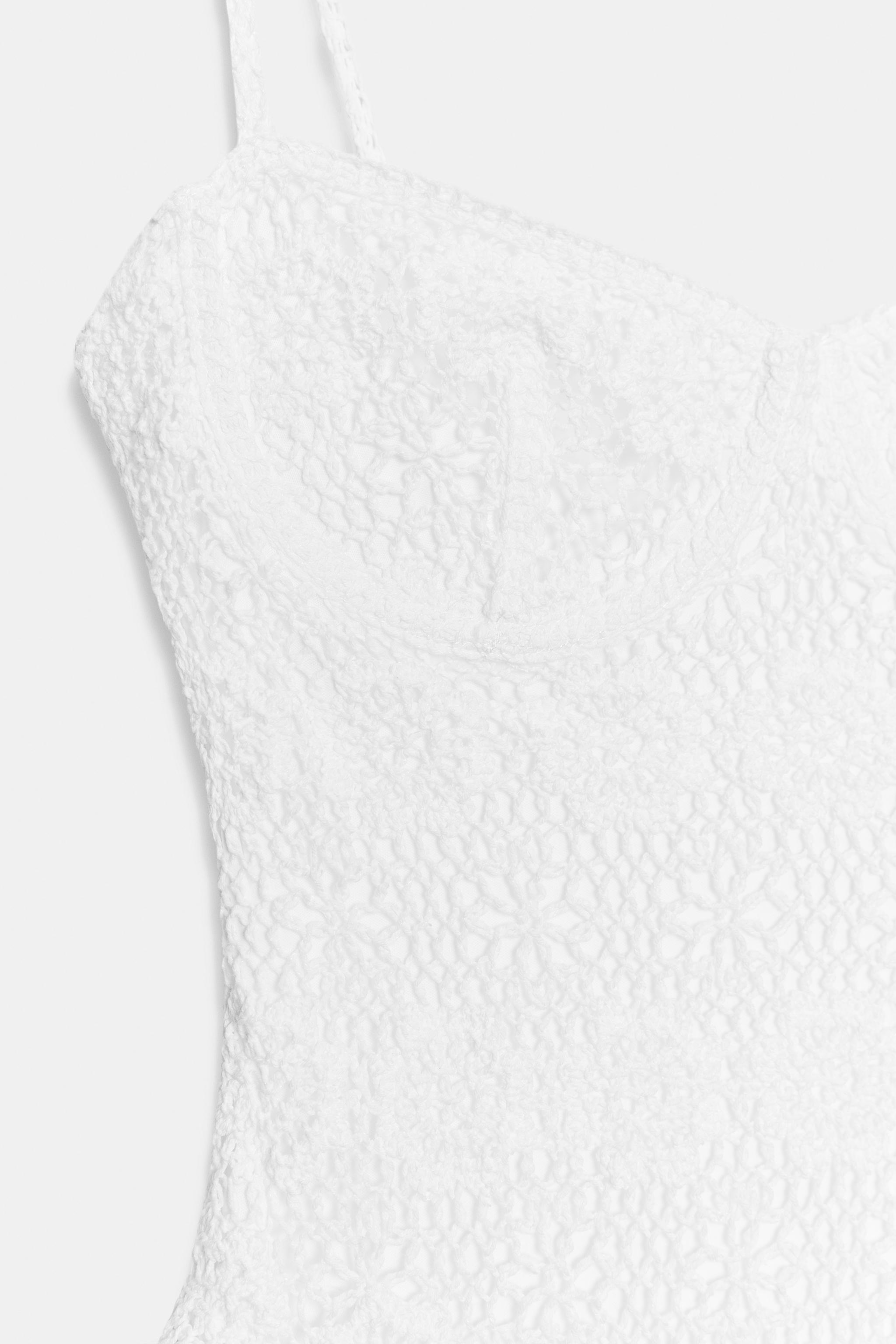 ROBE COURTE EN CROCHET