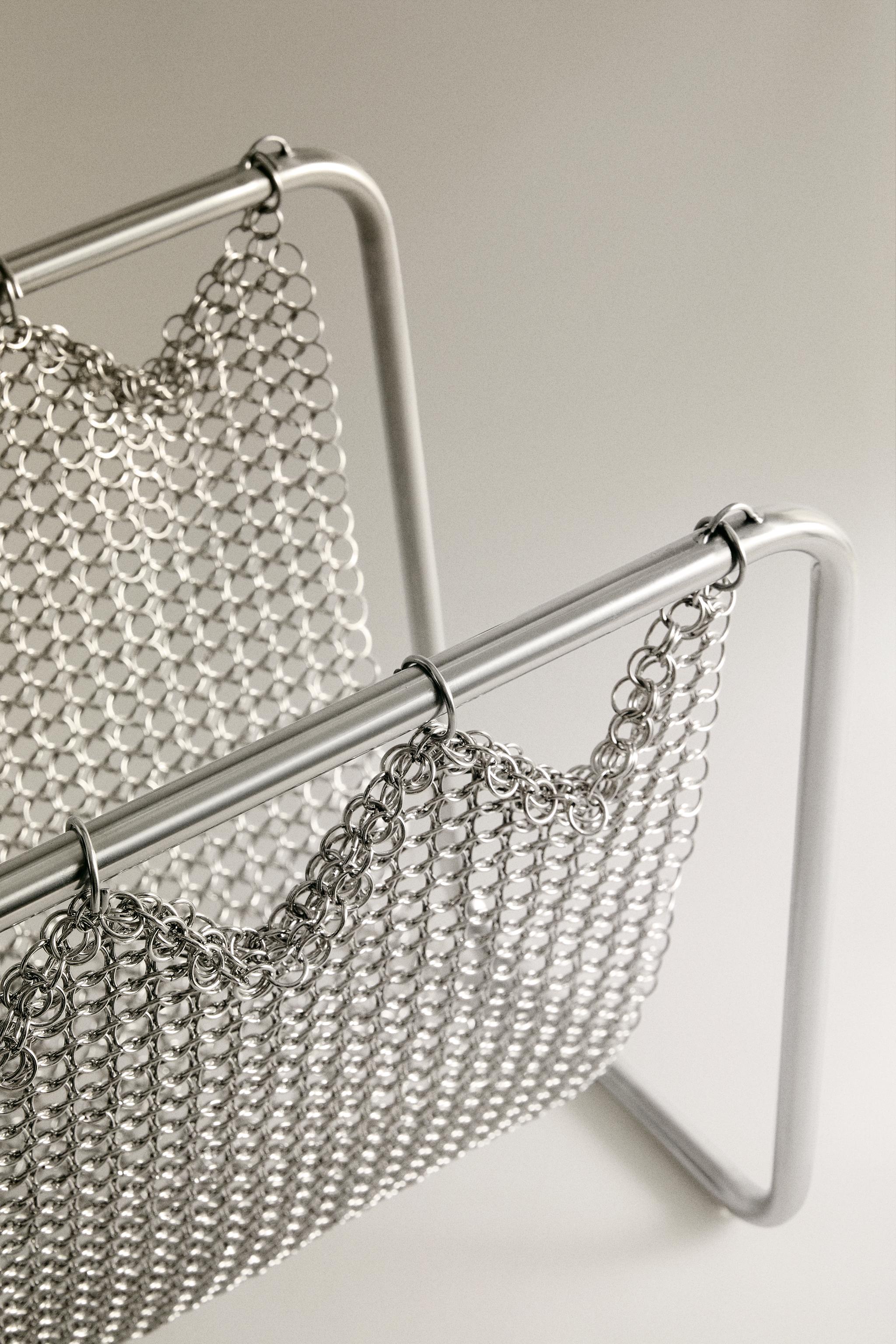 MESH METAL MAGAZINE RACK — Silver