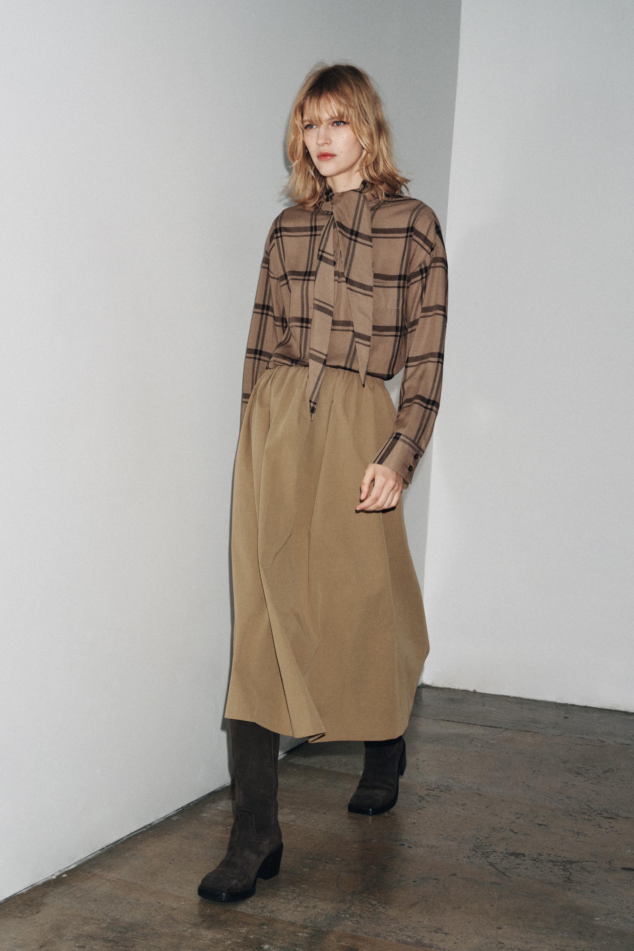 ZARA WOMAN COLLECTION ケープミディスカート - ゴールデン