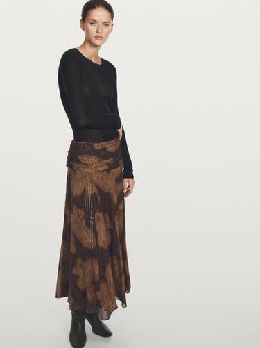 Jupe midi fluide à imprimé cachemire - Marron foncé de Zara