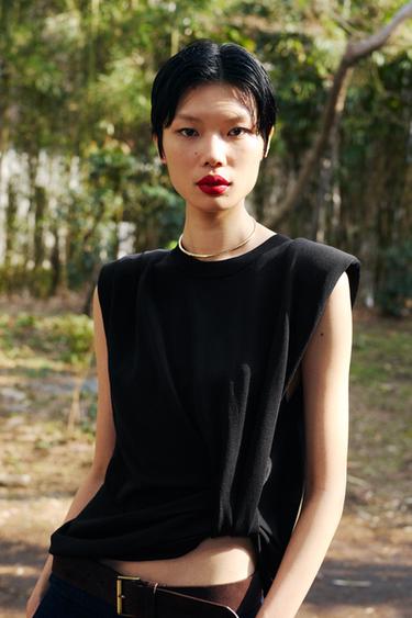 KNIT TOP WITH SHOULDER PADS - Black by Zara