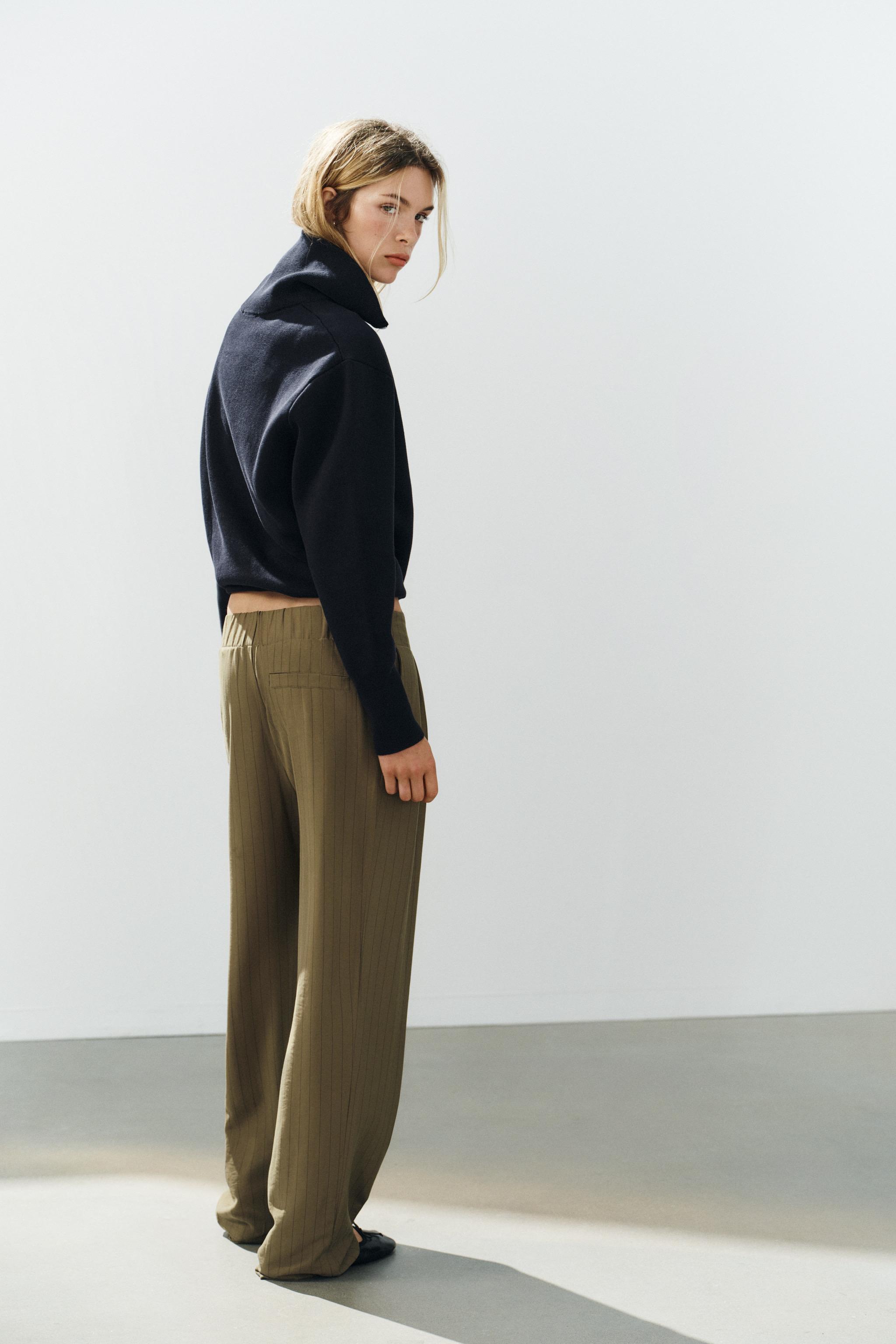PLEATED FLOWY PANTS