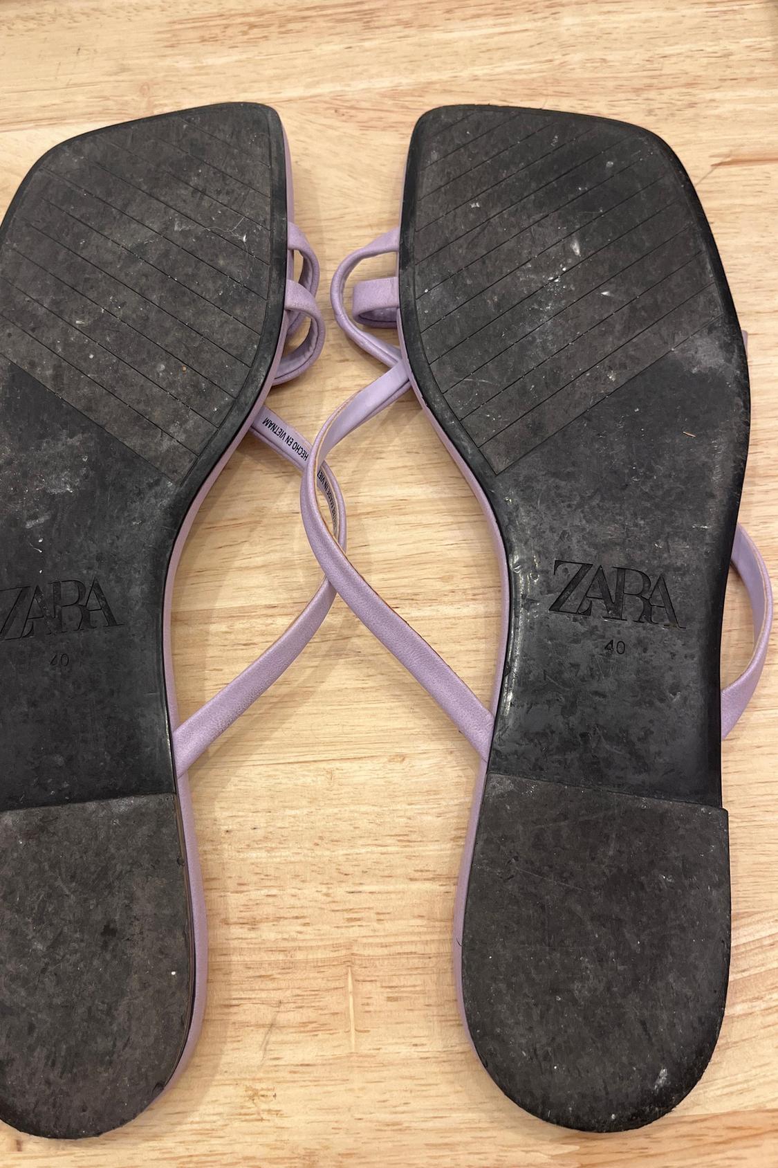 FLAT STRAPPY SANDALS - Image 3