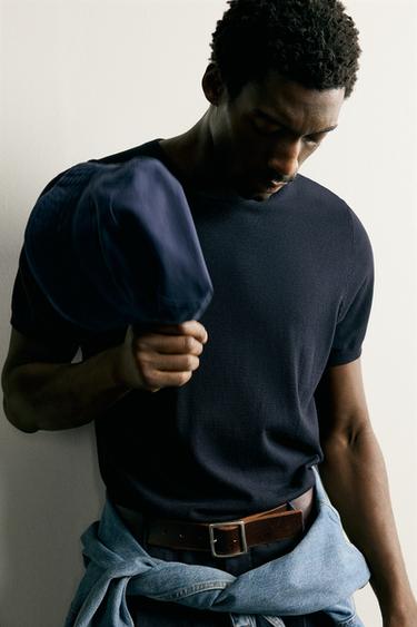 BASIC-T-SHIRT AUS STRICK IM REGULAR FIT - Dunkles Marineblau von Zara