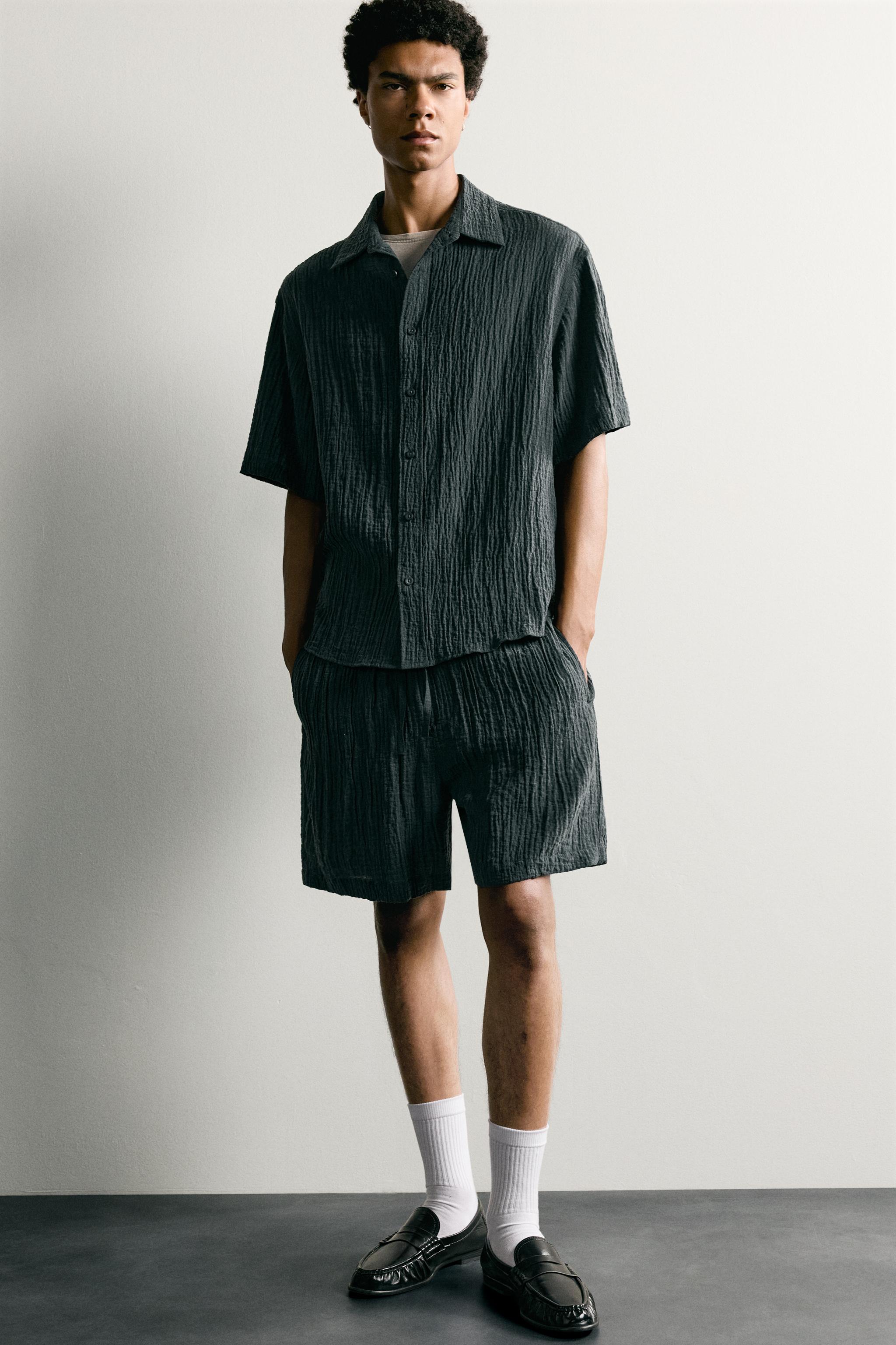 TEXTURED RELAXED FIT BERMUDA SHORTS
